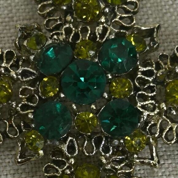 Vintage Cross Brooch Womens Green & Gold-tone Floral Maltese Filigree Rhinestone - Picture 4 of 6